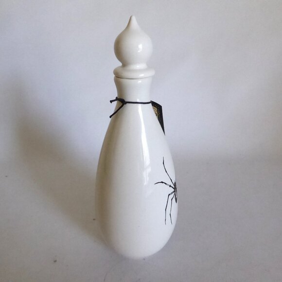 NEW CRADLE TO GRAVE CURIOSITIES HALLOWEEN APOTHECARY SPIDER VENOM BOTTLE - Picture 7 of 10